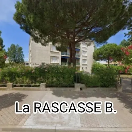 Detente A 200m De La *
